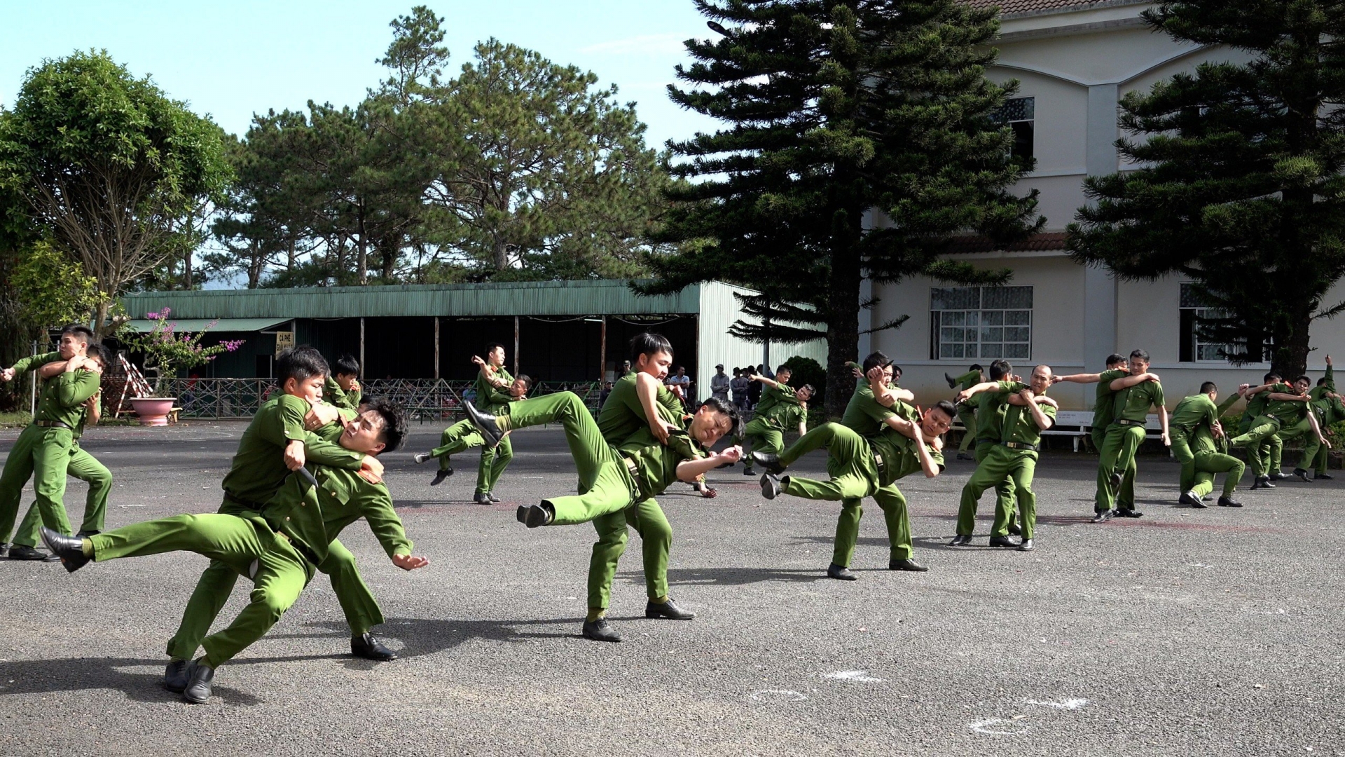 Bế mạc lớp huấn luyện Tiểu đoàn Cảnh sát cơ động dự bị chiến đấu