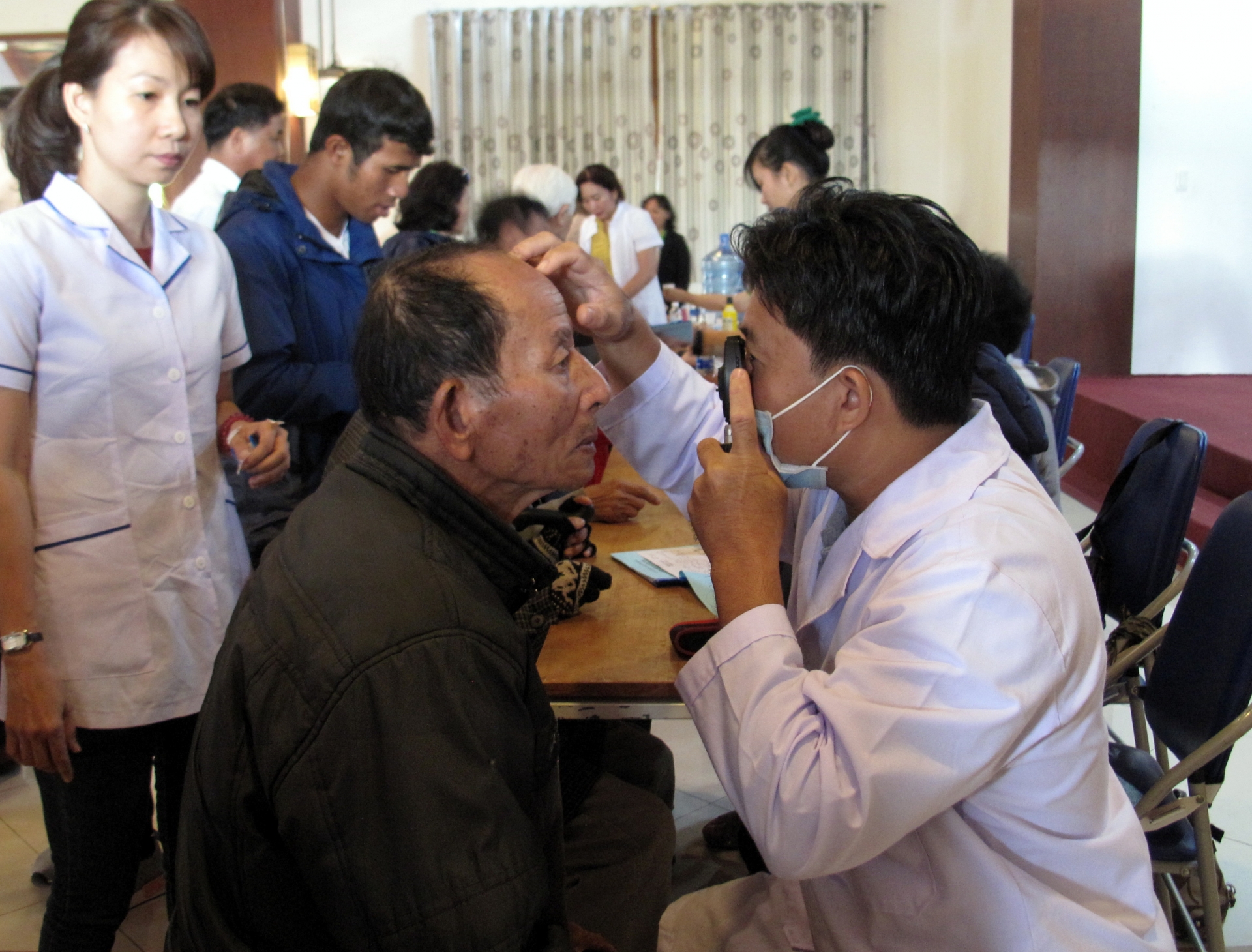 Chương trình chăm sóc mắt miễn phí do Hội Bảo trợ Bệnh nhân nghèo -Người tàn tật và Trẻ mồ côi Lâm Đồng tổ chức