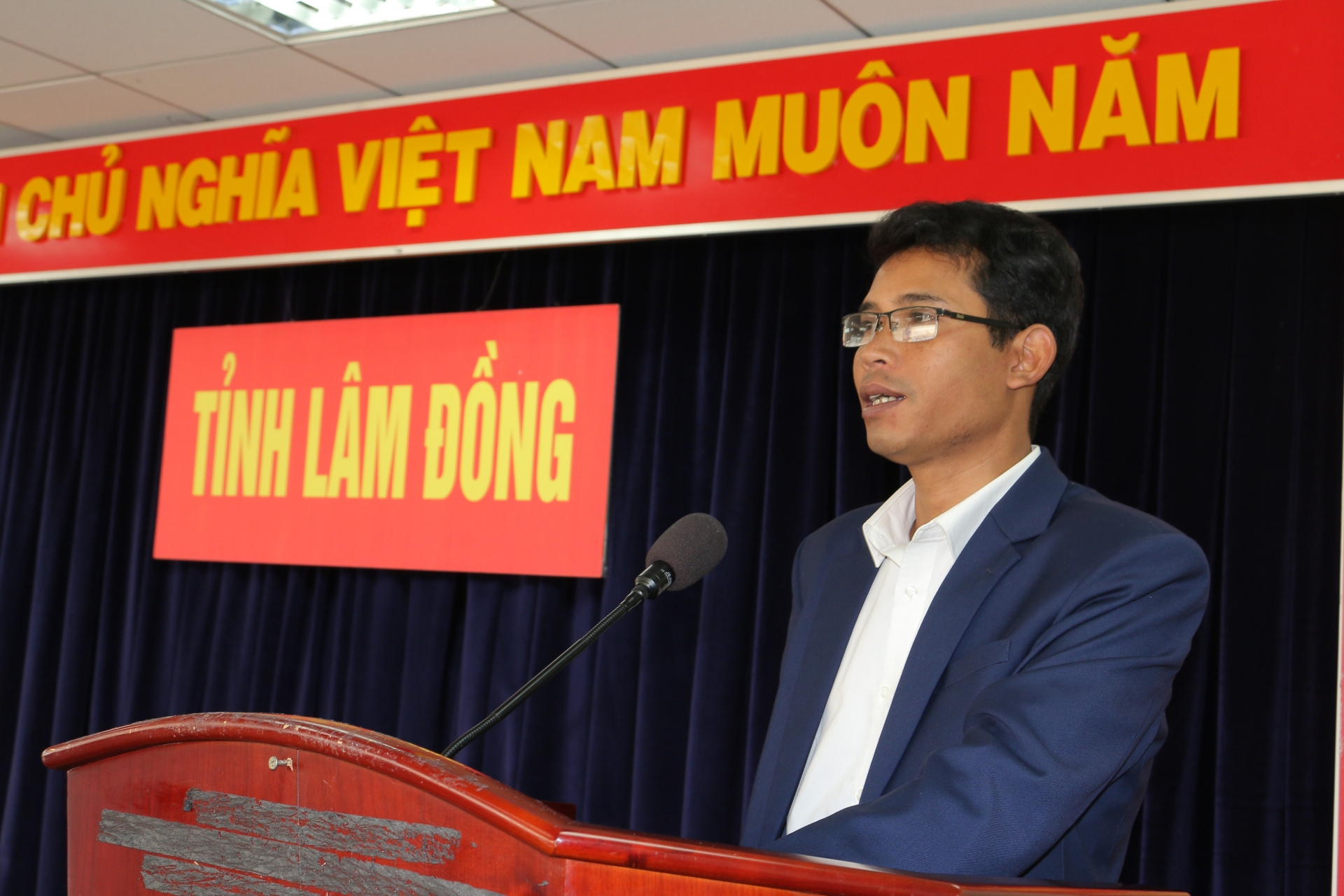 Đồng chí Ndu Ha Biên – Phó Bí thư Tỉnh Đoàn Lâm Đồng truyền đạt các nội dung cơ bản về nghiệp vụ công tác kiểm tra, giám sát của Đoàn