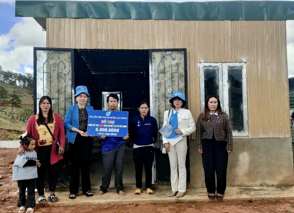 Hội LHPN huyện Lạc Dương hỗ trợ sinh kế cho hội viên phụ nữ nghèo