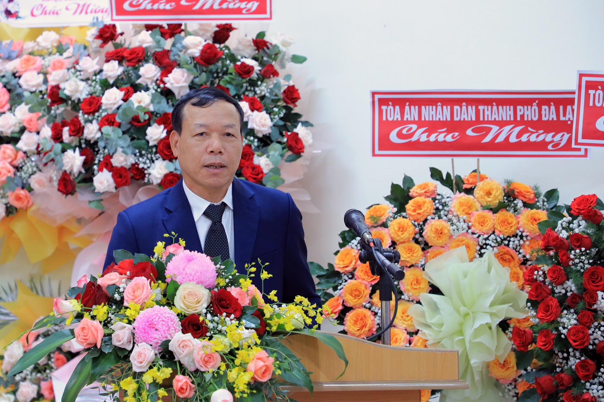 Đồng chí Nguyễn Trí Tuệ - Phó Chánh án Thường trực TANDTC phát biểu chỉ đạo tại buổi lễ 