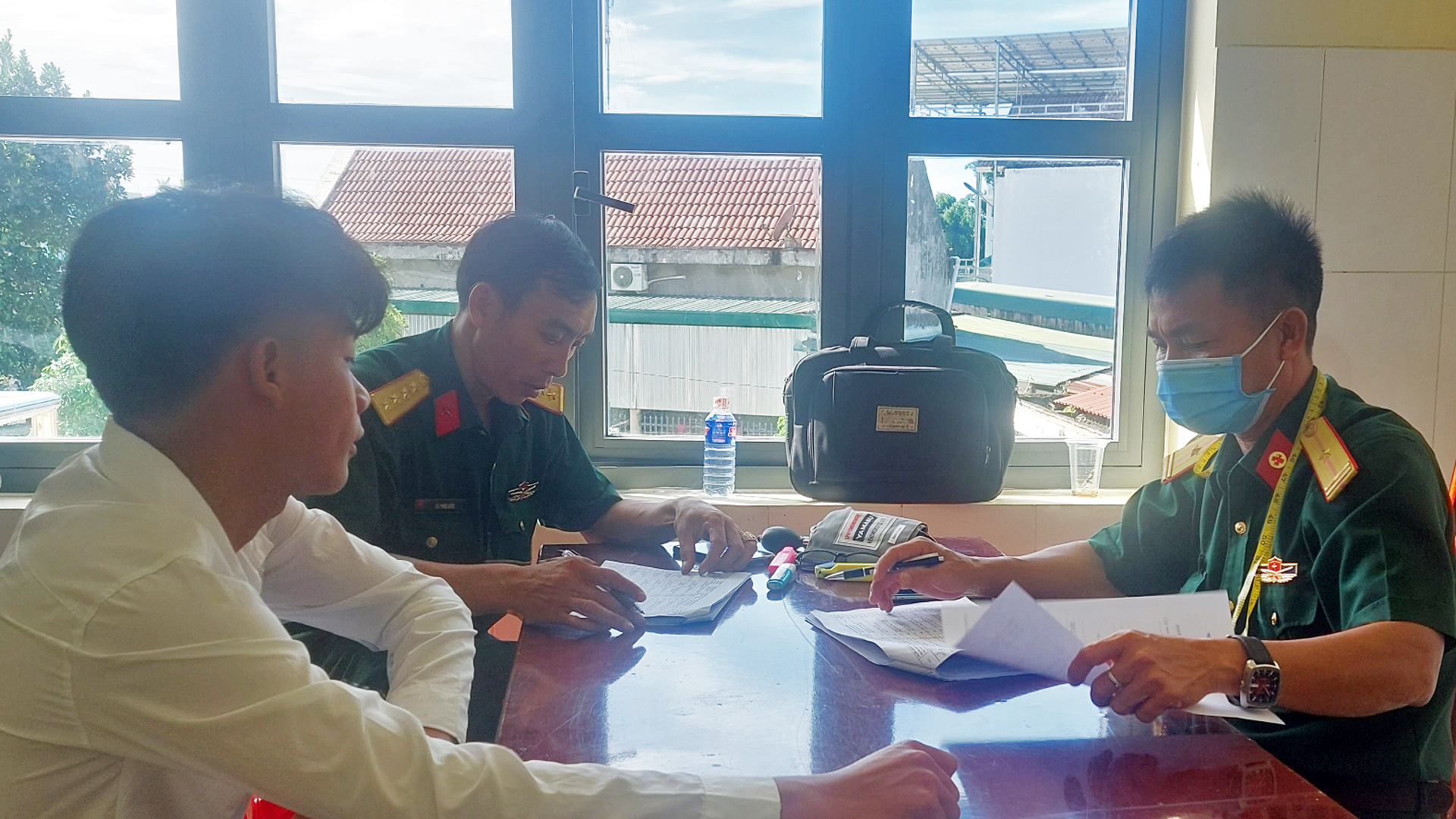 Hội đồng Nghĩa vụ Quân sự huyện Cát Tiên tổ chức khám sức khỏe cho thanh niên trong độ tuổi nhập ngũ xã Gia Viễn