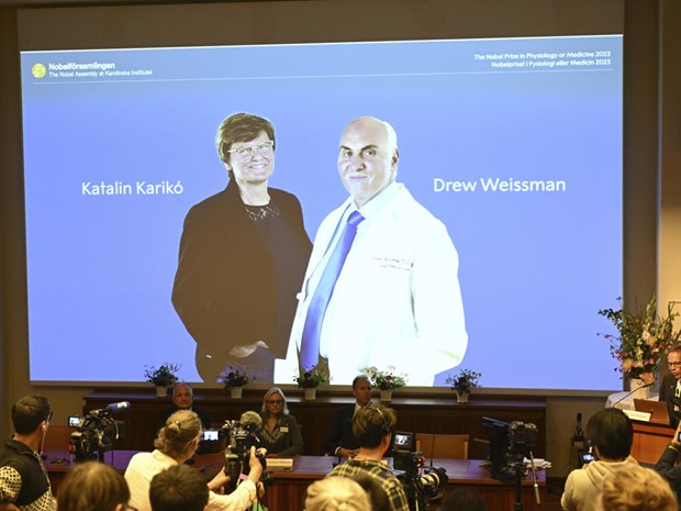 Lễ công bố giải Nobel Y sinh 2023 cho nhà khoa học người Hungary Katalin Kariko và nhà khoa học người Mỹ Drew Weissman