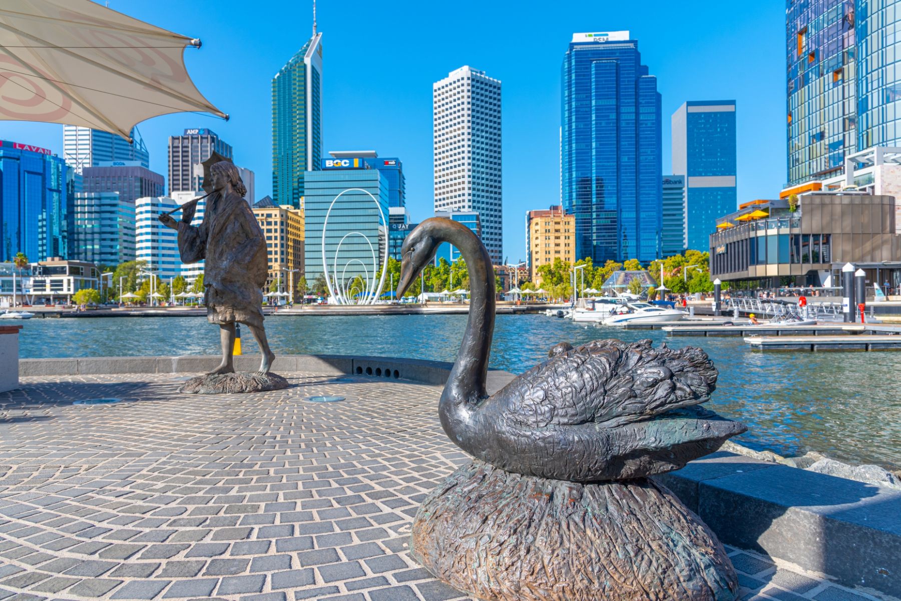 Perth là thành phố lớn thứ 4 tại “Xứ sở chuột túi”, thủ phủ của bang Tây Australia, với khí hậu tốt quanh năm, kinh tế phát triển với đa dạng văn hoá