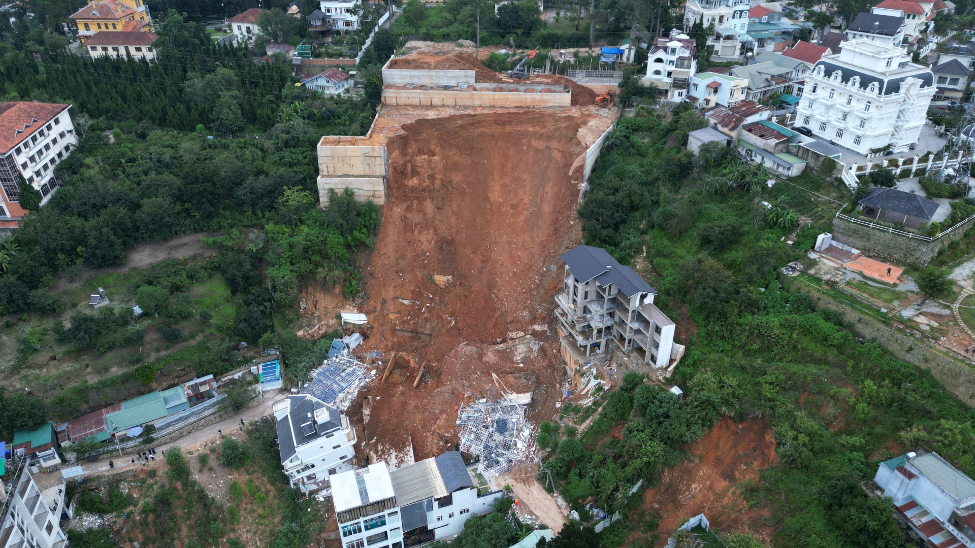 Thêm 3 bị can bị khởi tố trong vụ sạt lở gây chết người ở đường Hoàng Hoa Thám, TP Đà Lạt