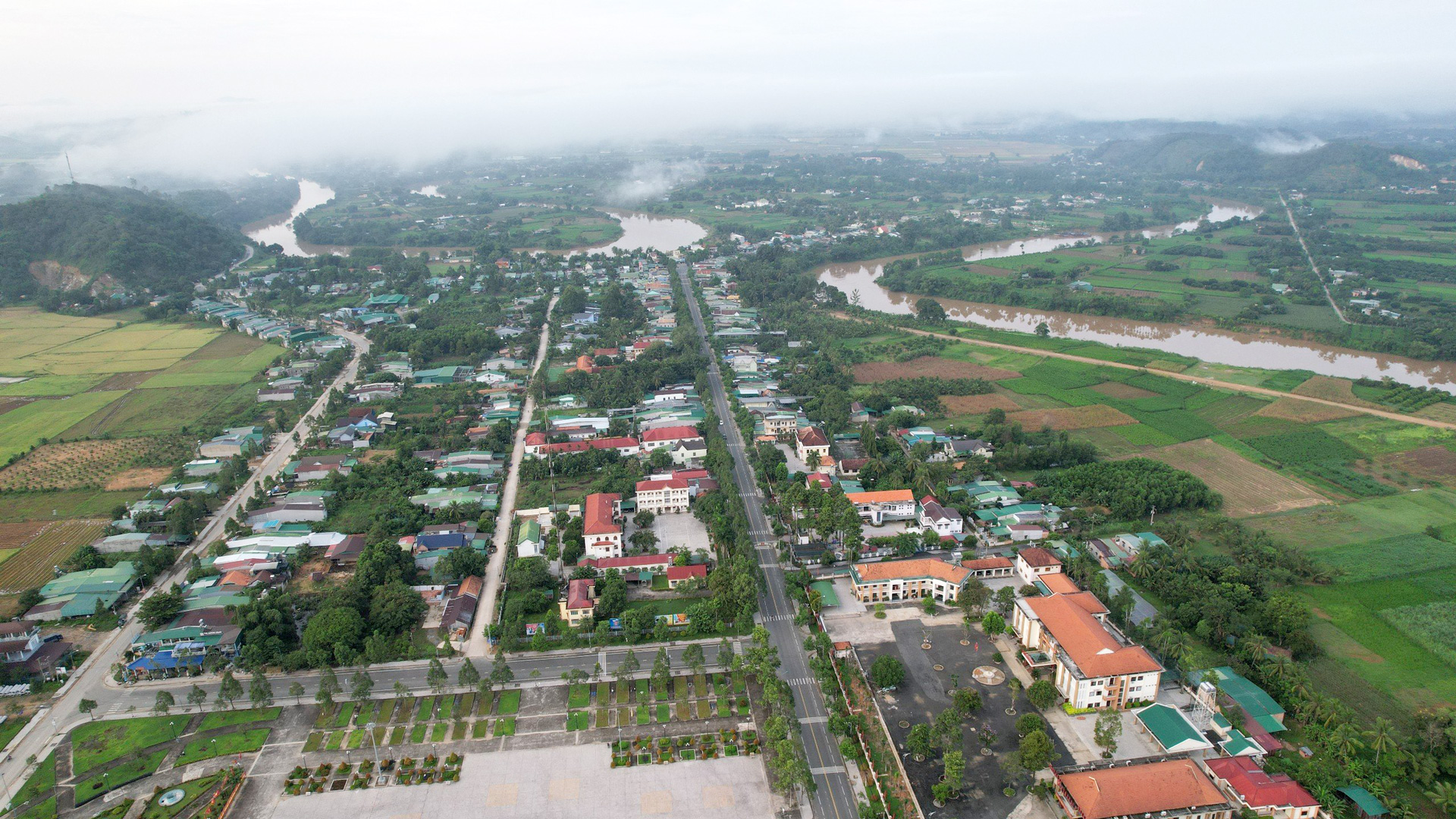 Sắp xếp đơn vị hành chính cấp huyện, cấp xã phải đảm bảo tính tổng thể, đồng bộ