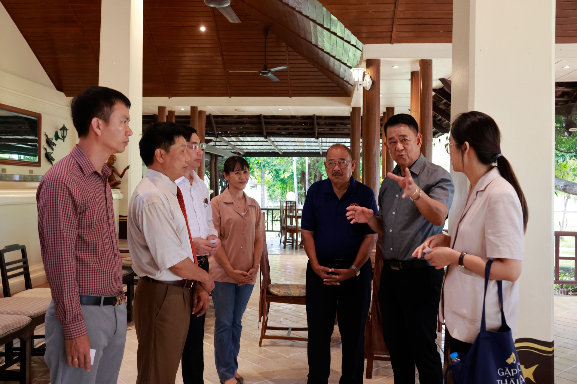 Thượng nghị sĩ tỉnh Chon Buri giới thiệu về du lịch chăm sóc sức khoẻ.