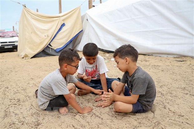 Trẻ em Palestine tại một trại tạm ở thành phố Khan Younis, miền Nam Dải Gaza