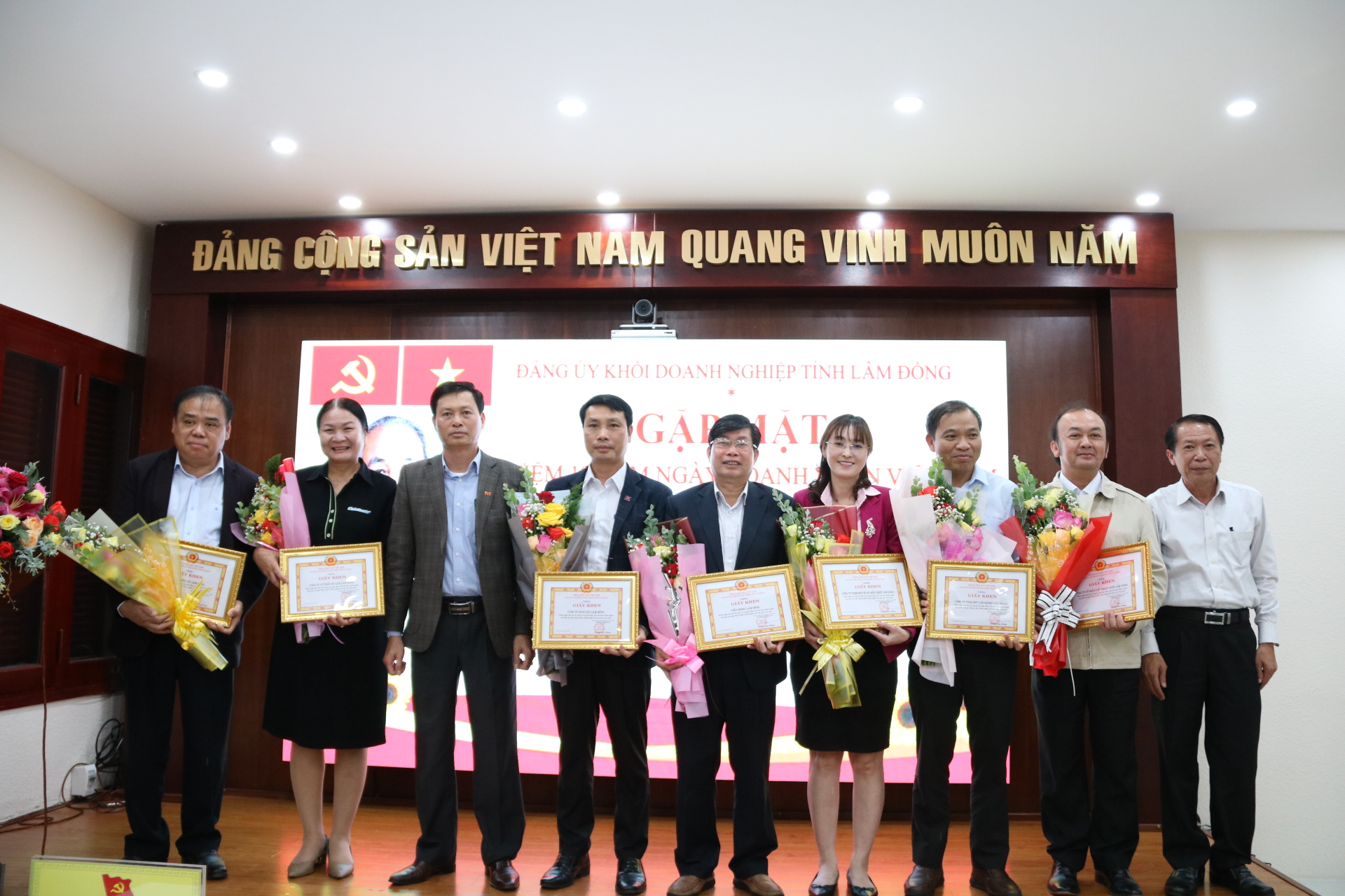 Đảng ủy Khối Doanh nghiệp tỉnh gặp mặt nhân Ngày Doanh nhân Việt Nam