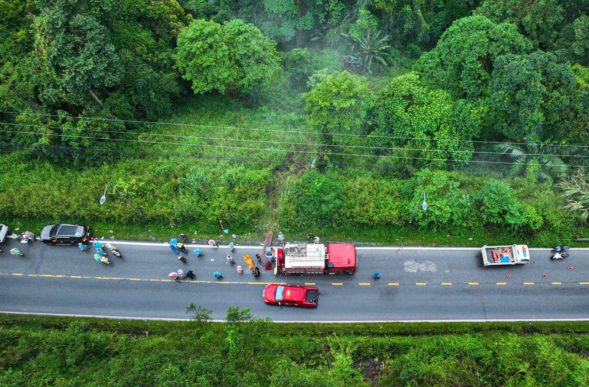 Xe ô tô con rơi xuống vực sâu trên đèo Bảo Lộc, 2 người thương vong