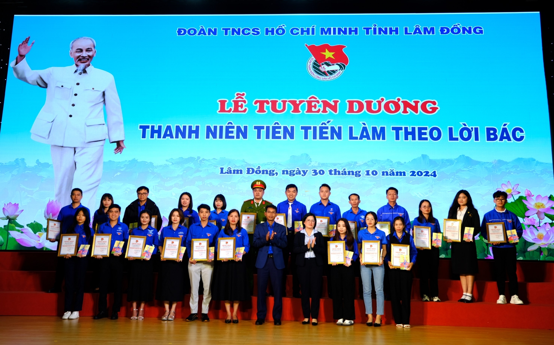 Tuyên dương Thanh niên tiên tiến làm theo lời Bác