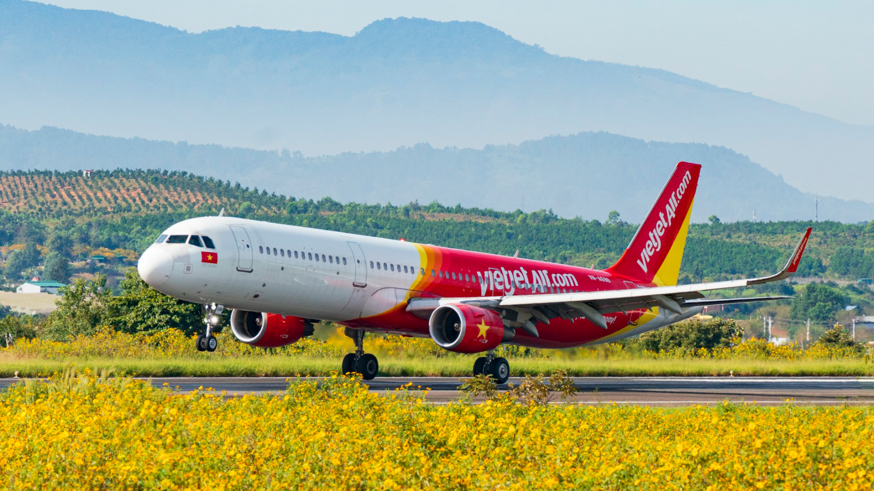 Đón mùa lễ hội cuối năm, Vietjet mở lại loạt đường bay đến Đà Nẵng, Đà Lạt, Phú Quốc, Cần Thơ phục vụ người dân và du khách