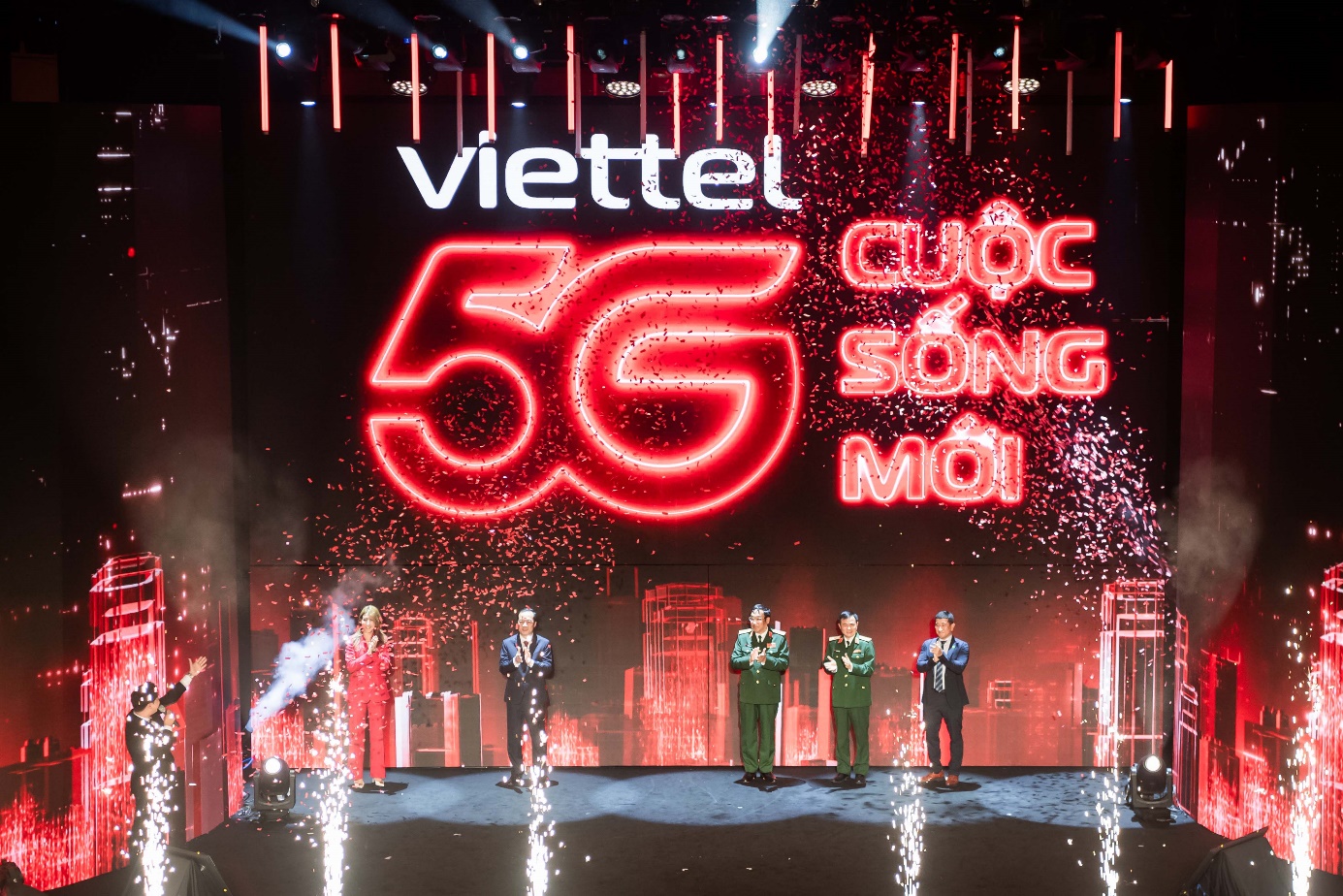 Viettel khai trương mạng 5G đầu tiên tại Việt Nam và kỷ niệm 20 năm kinh doanh dịch vụ di động