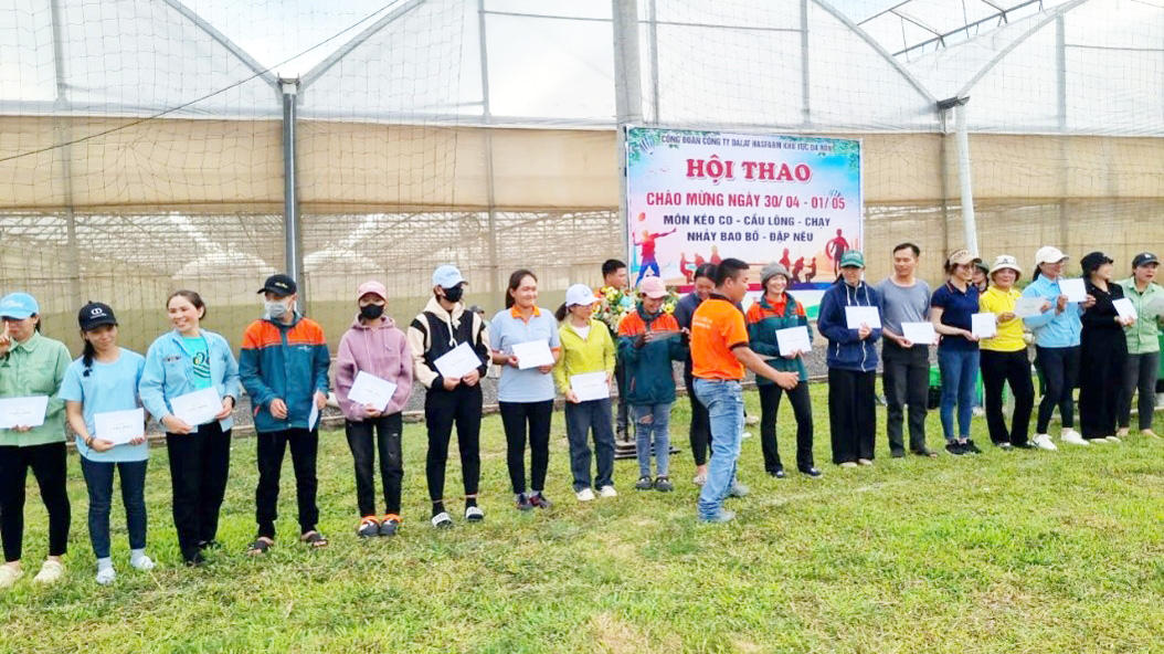 Công đoàn cơ sở Công ty TNHH Dalat Hasfarm vận động đoàn viên, người lao động nhiệt tình tham gia phong trào thể thao giao lưu trong và ngoài doanh nghiệp