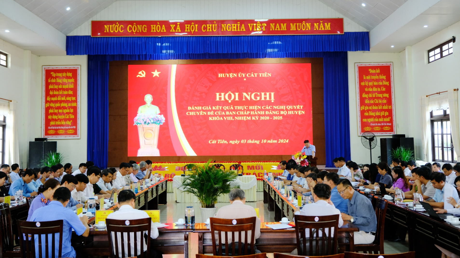 Quang cảnh hội nghị