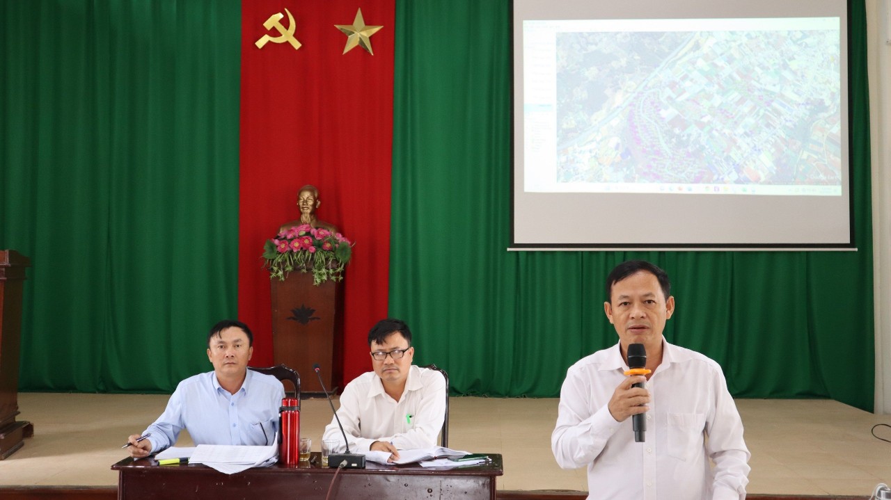 Ông Lê Công Tuấn – Chủ tịch UBMTTQ Việt Nam huyện, phát biểu tại hội nghị.