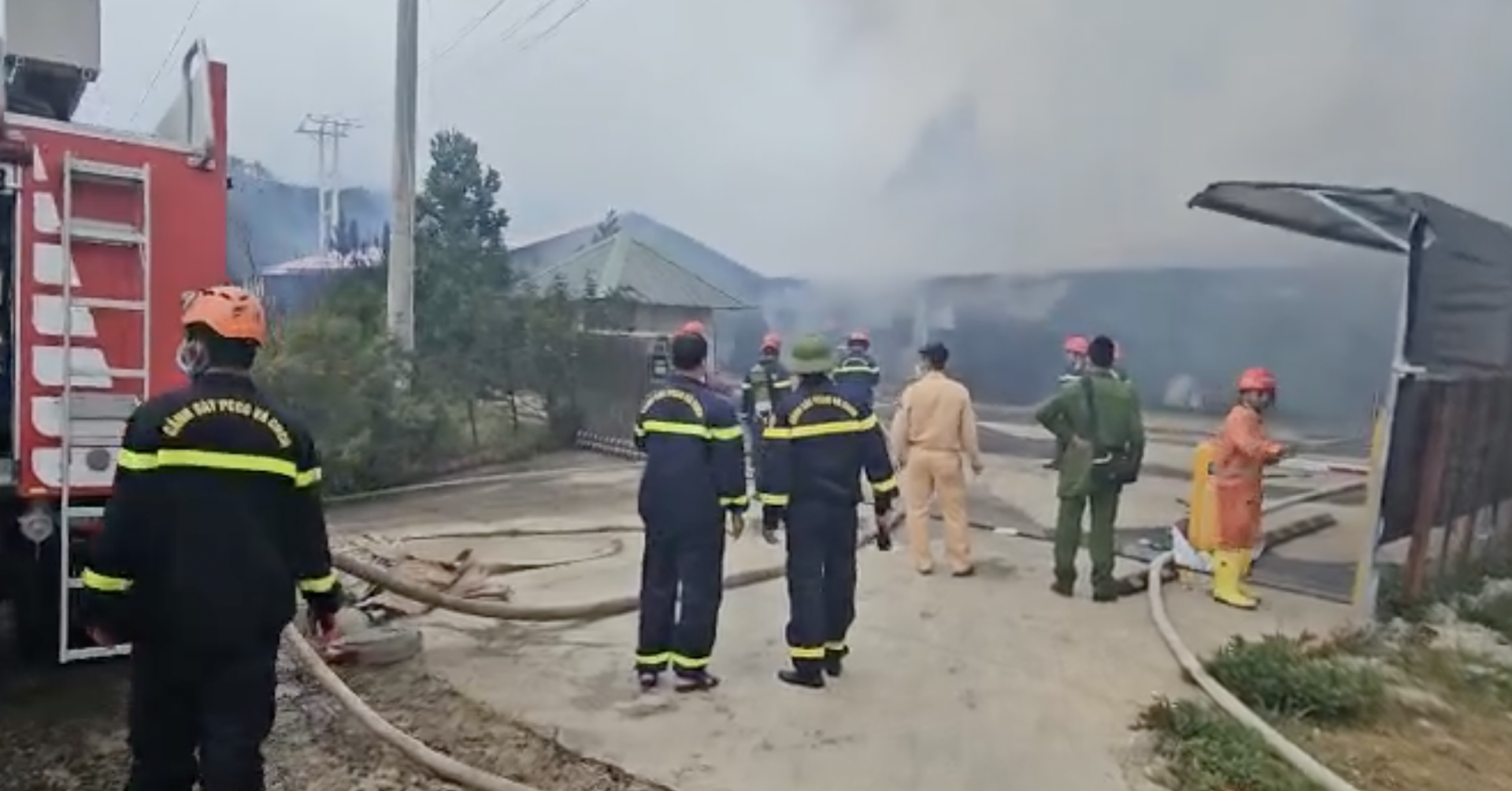 Hiện trường đám cháy tại xưởng nấm lớn nhất địa bàn huyện Lạc Dương