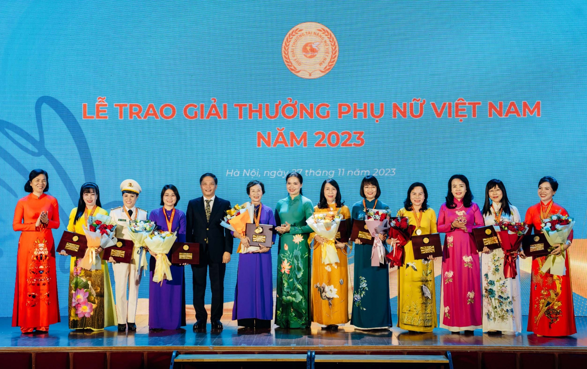 Giám đốc Công ty TNHH Quảng Thái nhận Giải thưởng Phụ nữ Việt Nam năm 2023