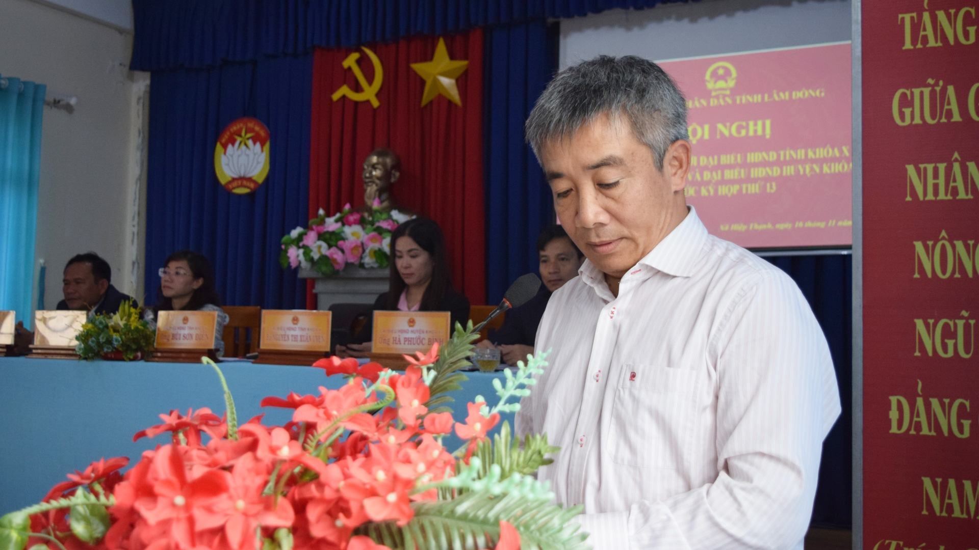 Đồng chí Bùi Sơn Điền – Bí thư Huyện ủy Đức Trọng, tiếp thu giải trình một số ý kiến, kiến nghị của cử tri