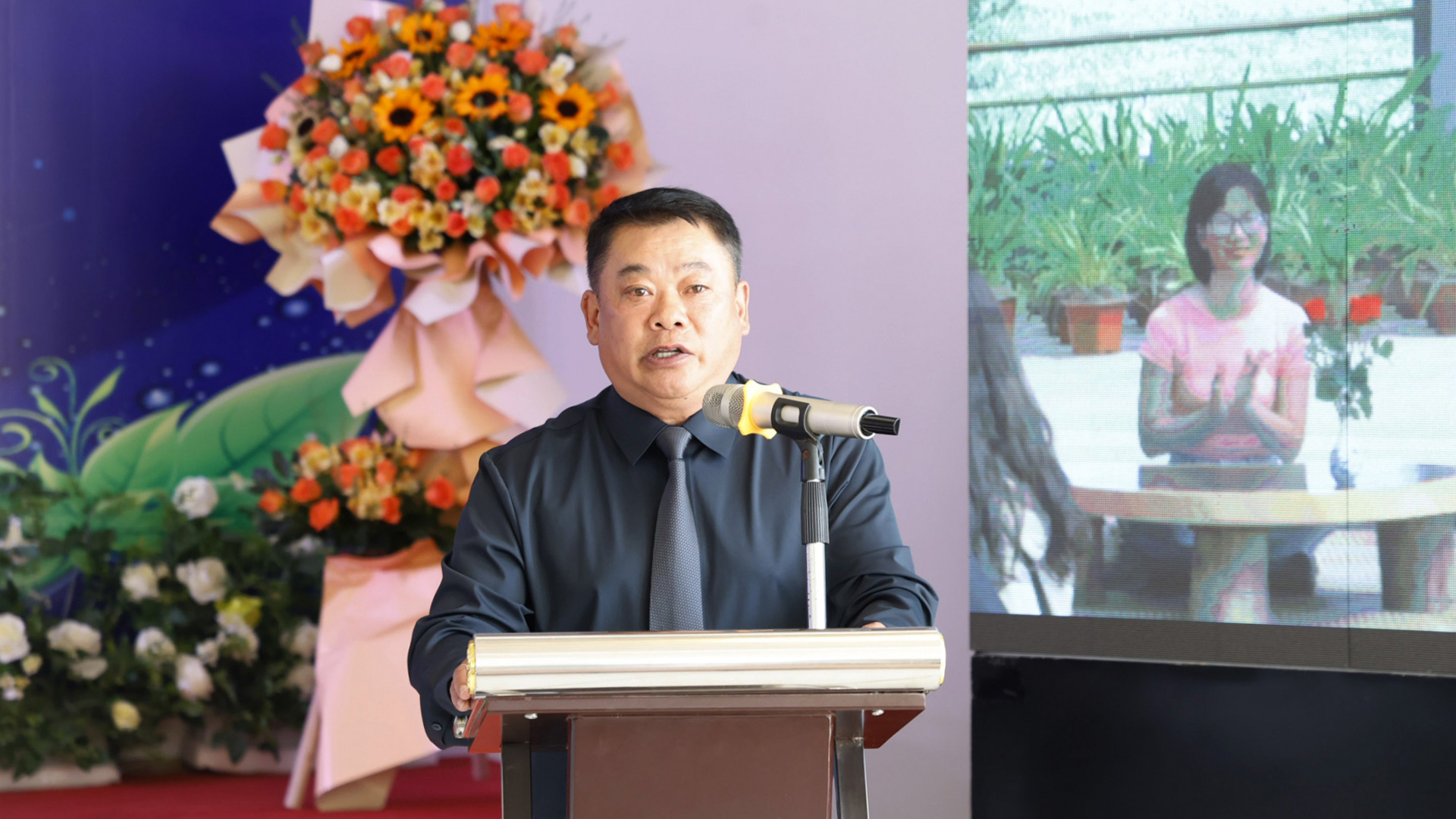 Ông Nguyễn Văn Hùng thay mặt Hiệp hội Du lịch phát biểu