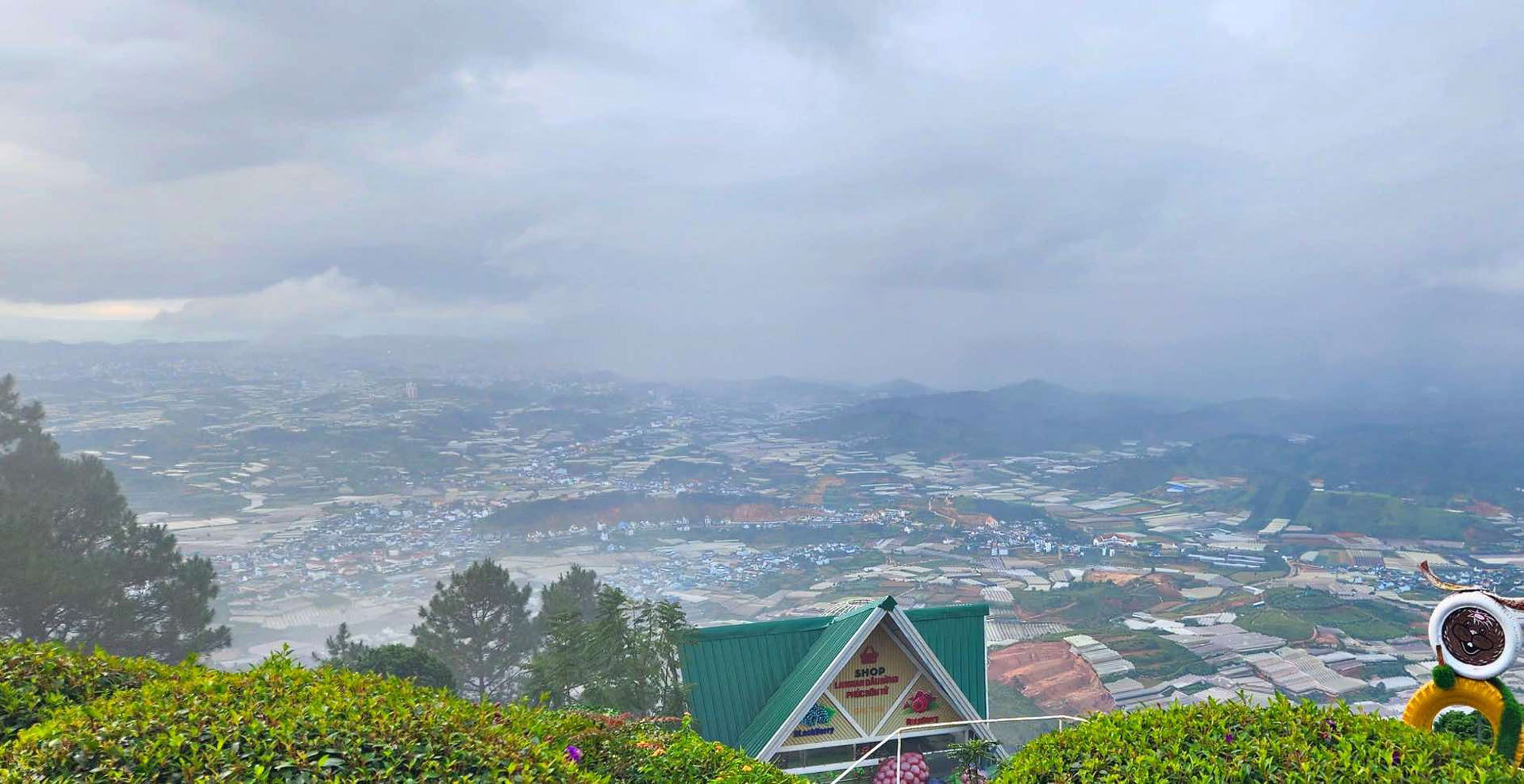 Thị trấn Lạc Dương nhìn từ đỉnh Khu du lịch Lang Biang
