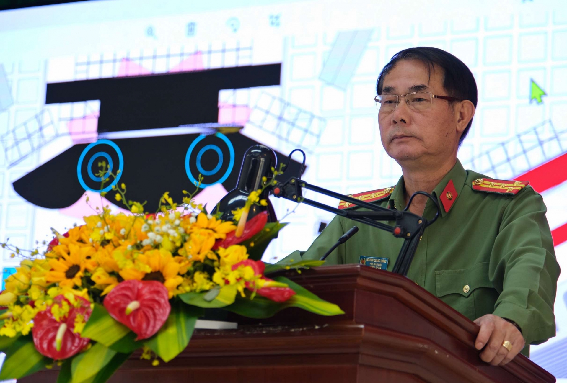 Đại tá Nguyễn Quang Thống – Phó Giám đốc Công an tỉnh Lâm Đồng chỉ đạo triển khai công tác nghiệm vụ đảm bảo an ninh trật tự Liên hoan phim Việt Nam lần thứ XXIII.