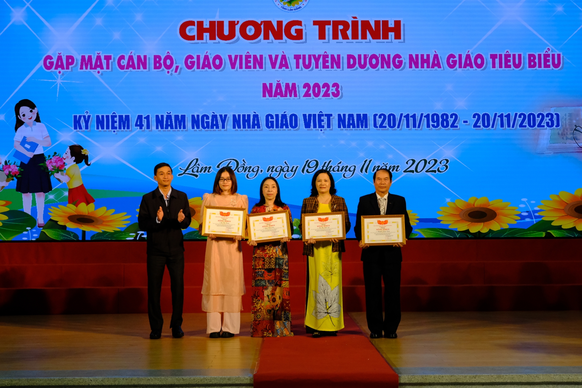 Ban Chấp hành Tỉnh Đoàn Lâm Đồng đã tặng bằng khen cho các cá nhân đã có thành tích xuất sắc trong công tác giảng dạy và tham gia hoạt động phong trào thiếu nhi.