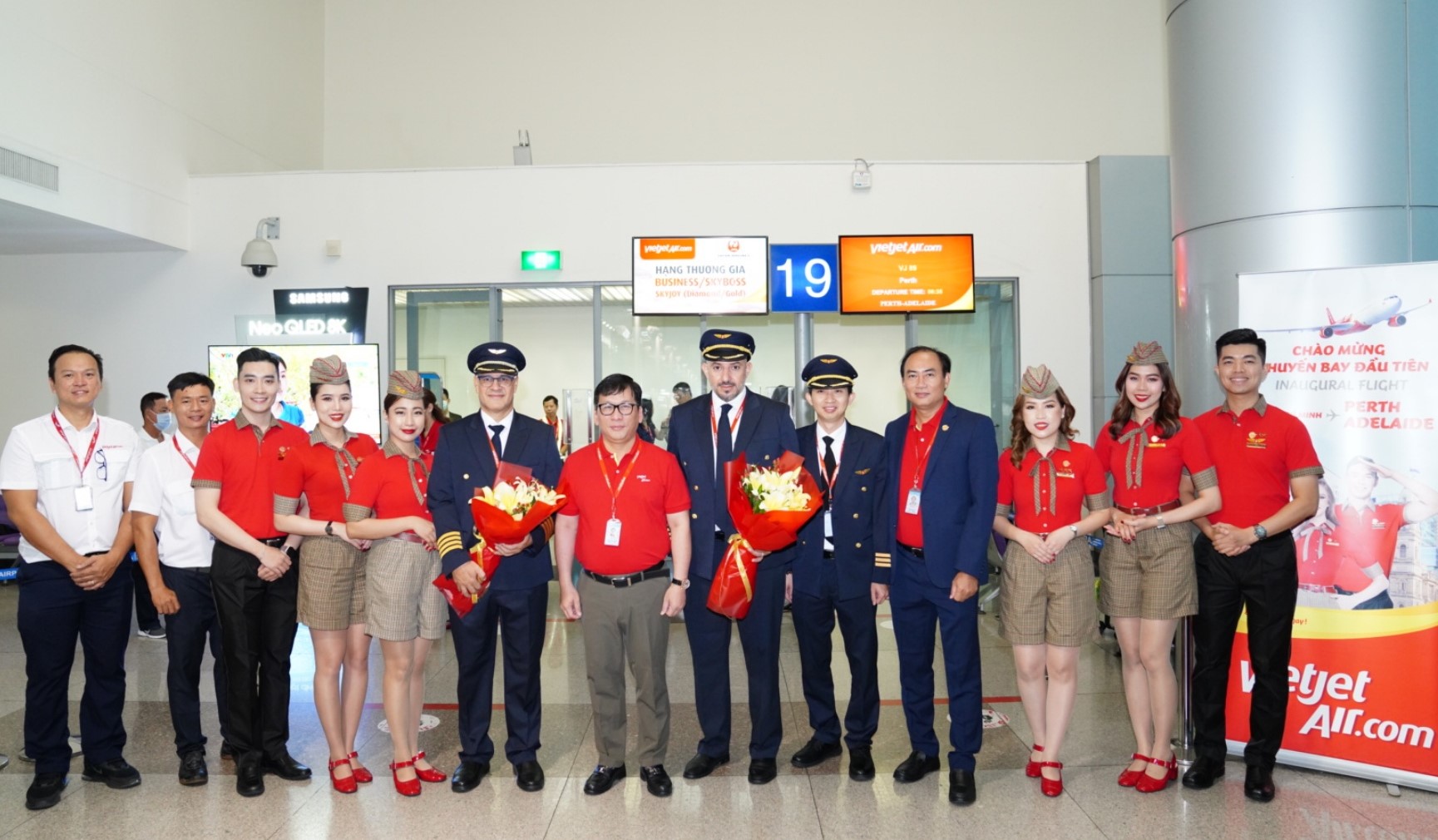 Phi hành đoàn Vietjet trên hành trình kết nối Việt Nam với Perth, Adelaide