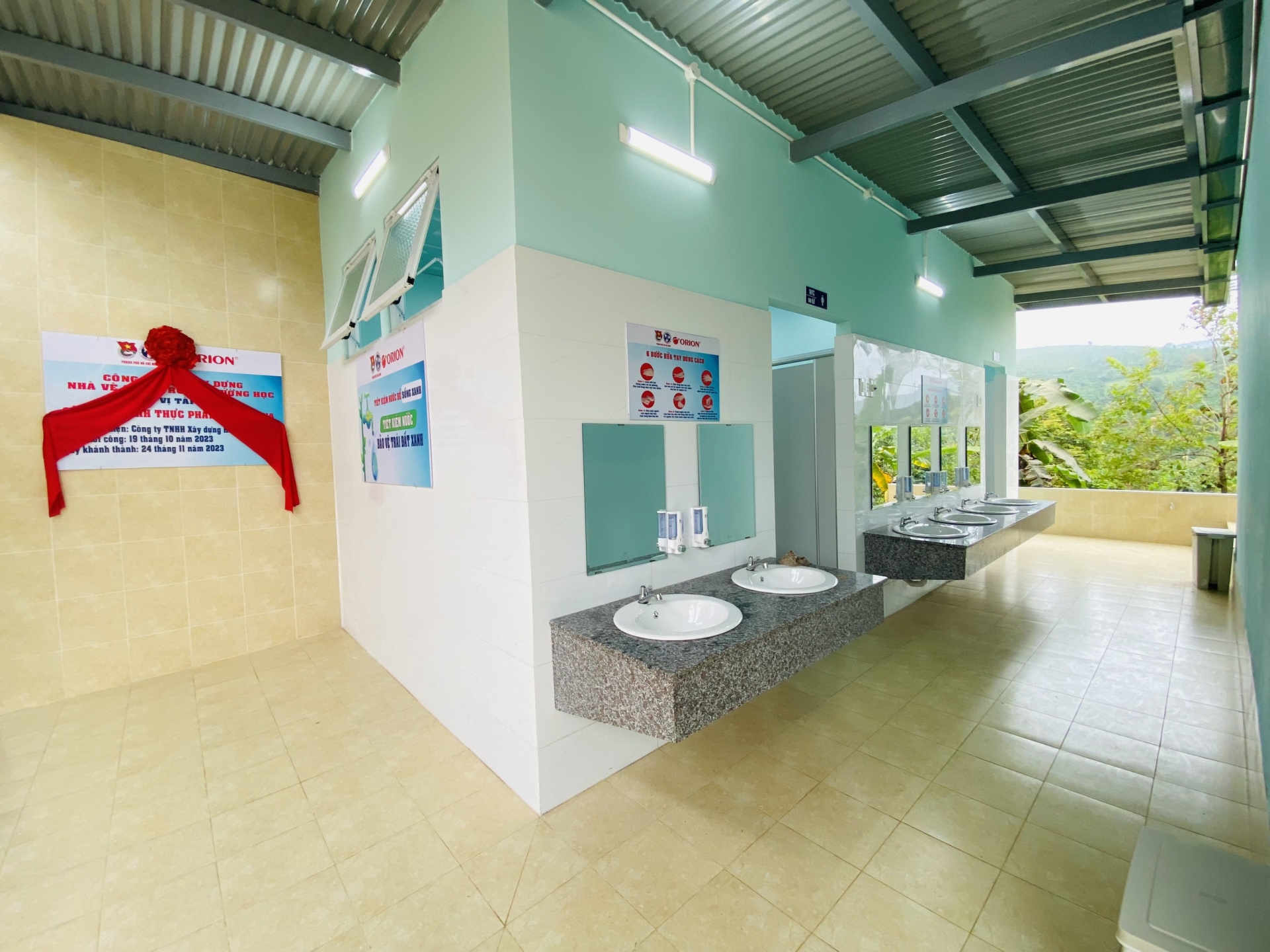 Công trình vệ sinh nhằm đảm bảo tiêu chuẩn vệ sinh mới với phương châm “Trường học thân thiện - Học sinh khoẻ mạnh”