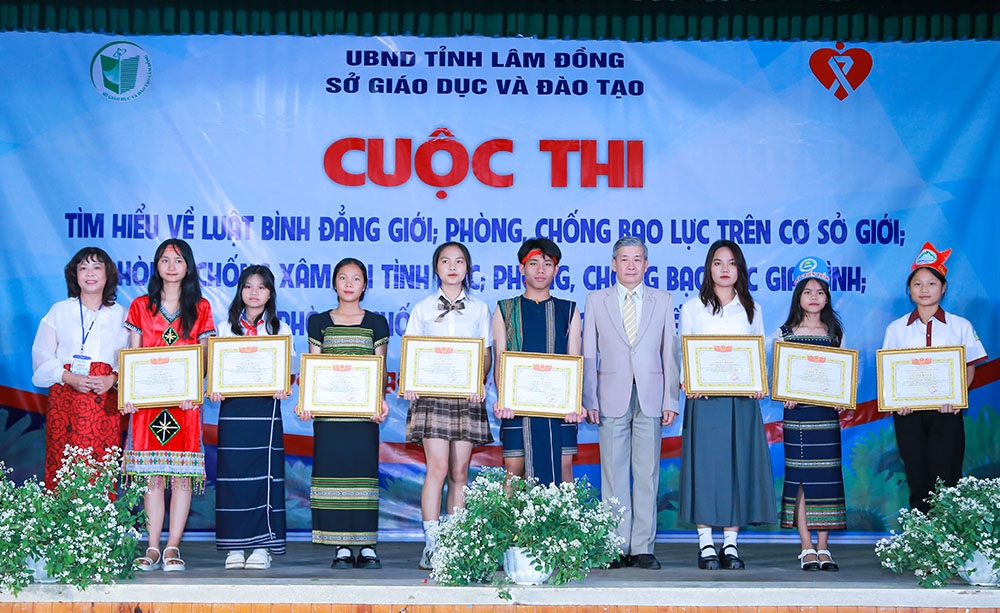 Trường Dân tộc nội trú THCS - THPT Liên huyện phía Nam đạt giải nhất cuộc thi tìm hiểu về Luật Bình đẳng giới