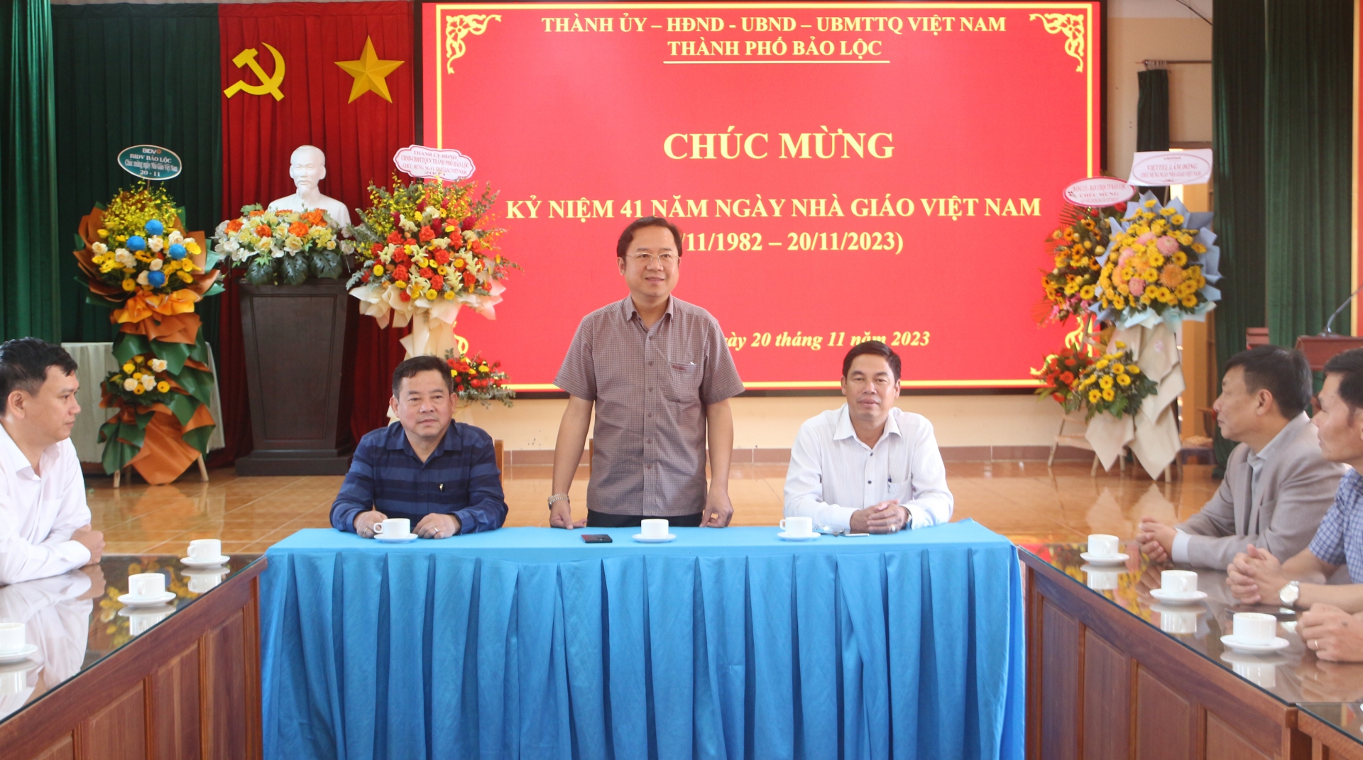 Bí thư Thành ủy Bảo Lộc Tôn Thiện Đồng phát biểu chúc mừng các thầy cô giáo nhân Ngày Nhà giáo Việt Nam