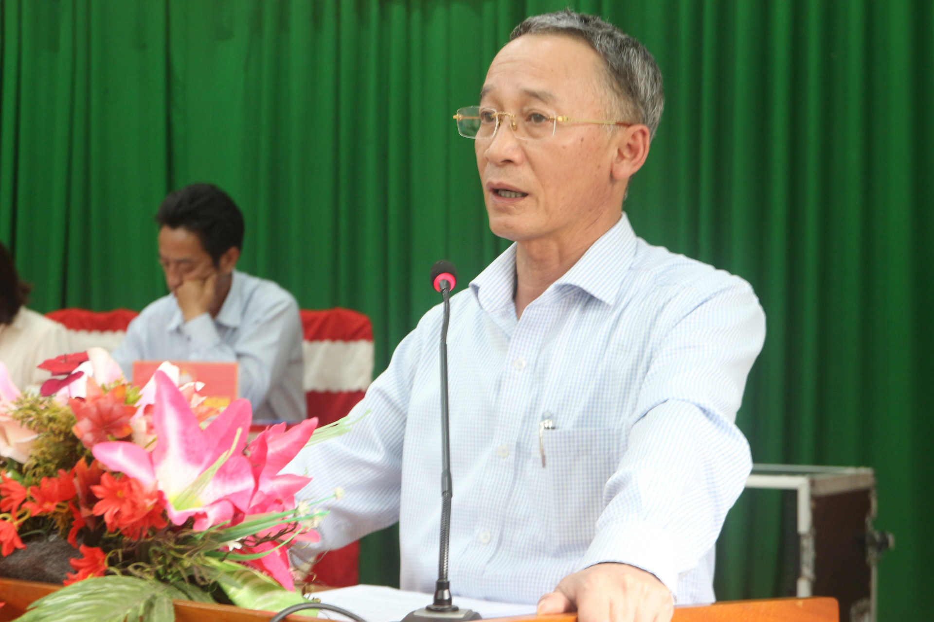 Phó Bí thư Tỉnh ủy, Chủ tịch UBND tỉnh Trần Văn Hiệp tiếp thu, ghi nhận và giải thích rõ ràng các kiến nghị của cử tri
