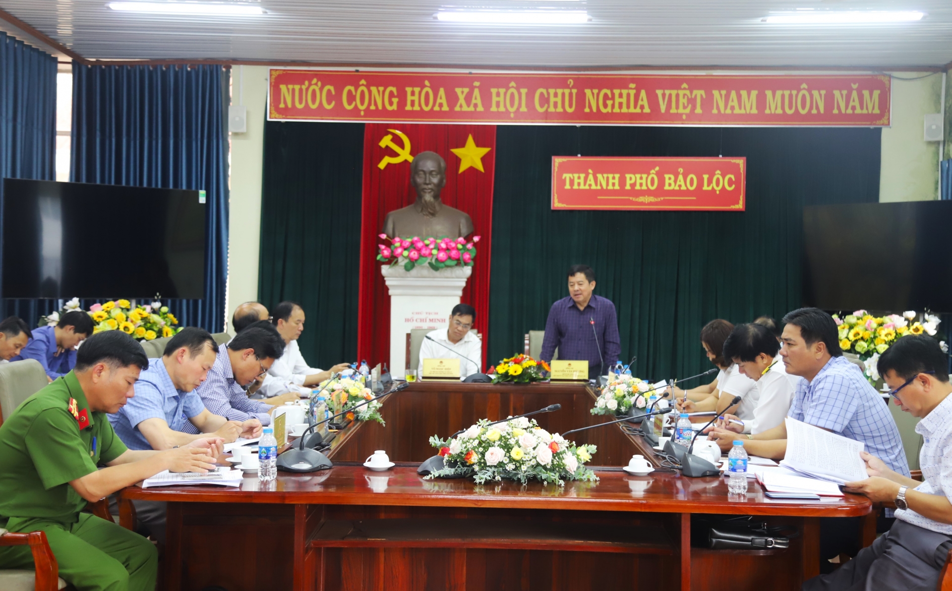 Phó Chủ tịch UBND tỉnh Lâm Đồng Võ Ngọc Hiệp làm việc với TP Bảo Lộc