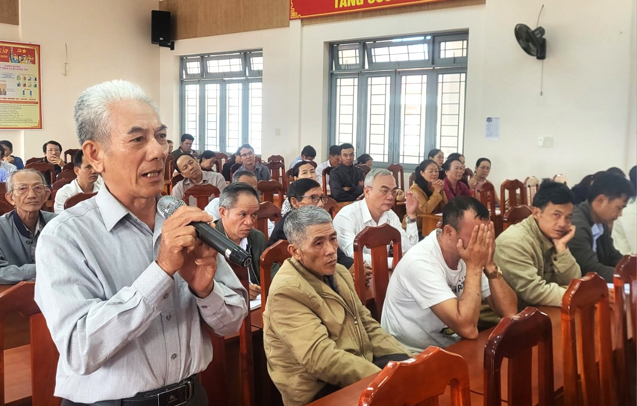Cử tri xã Lộc Châu nêu ý kiến tại buổi tiếp xúc vào sáng ngày 17/11