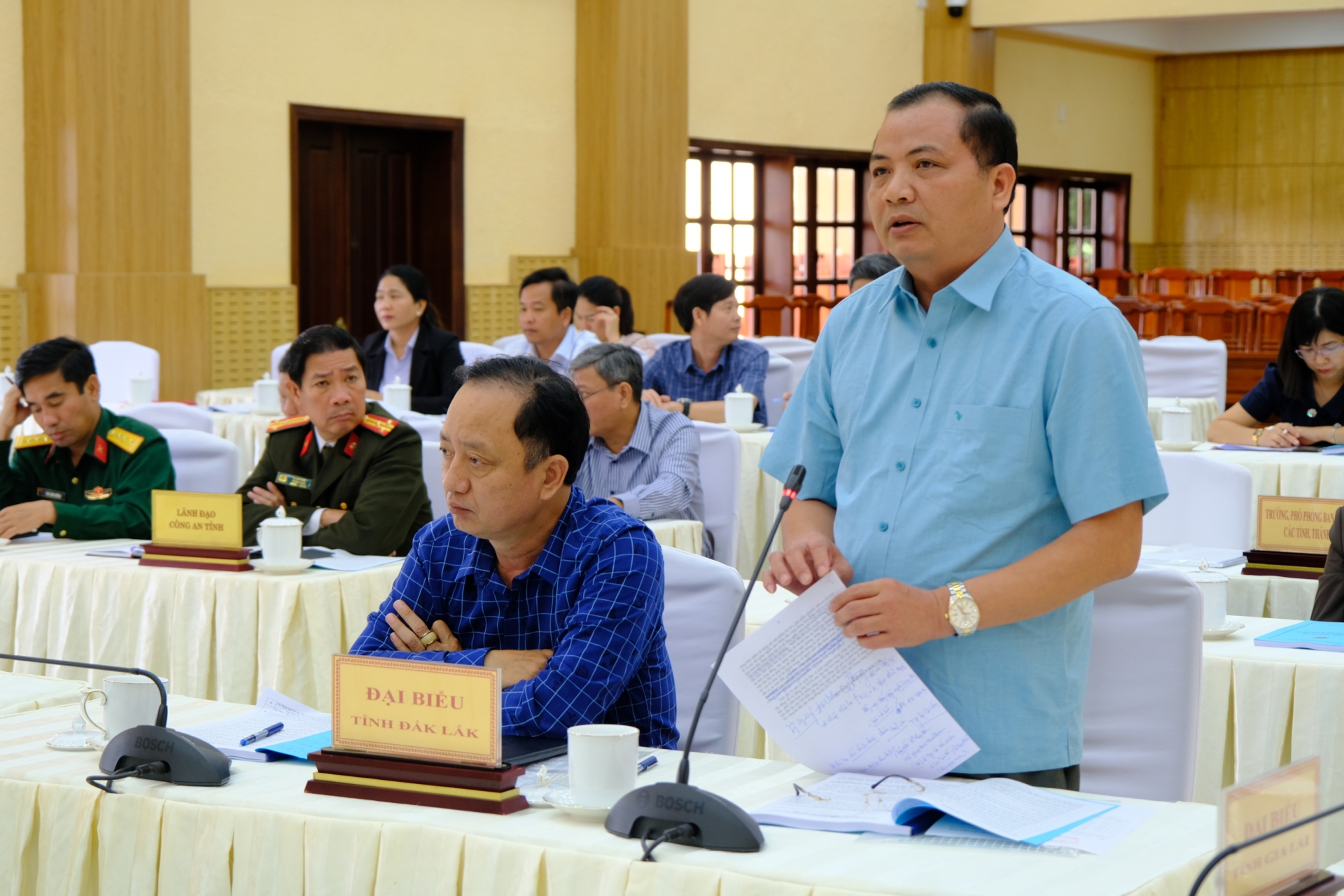 Đại biểu tỉnh Đắk Lắk trình bày tham luận tại hội nghị. 