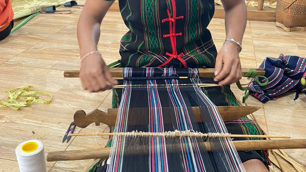 Cát Tiên: Bảo tồn, phát huy nghề dệt thổ cẩm truyền thống
