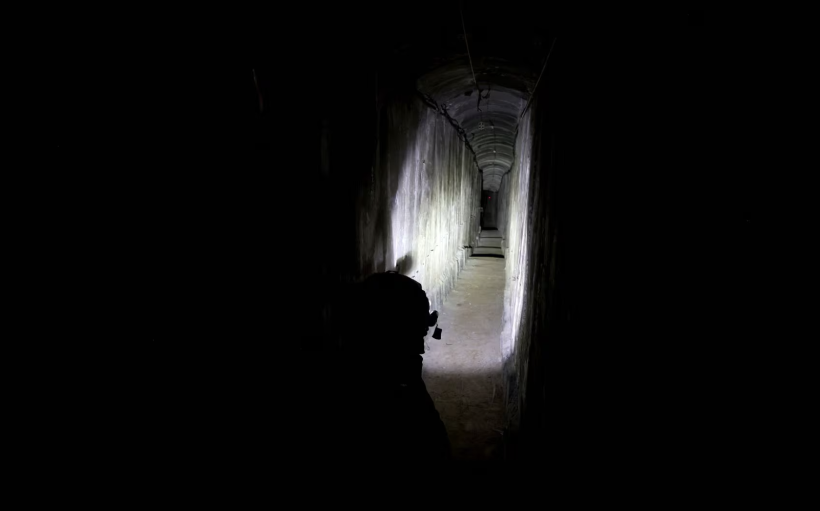 Binh sĩ Israel tiến vào bên trong đường hầm dưới bệnh viện Al-Shifa lớn nhất Dải Gaza