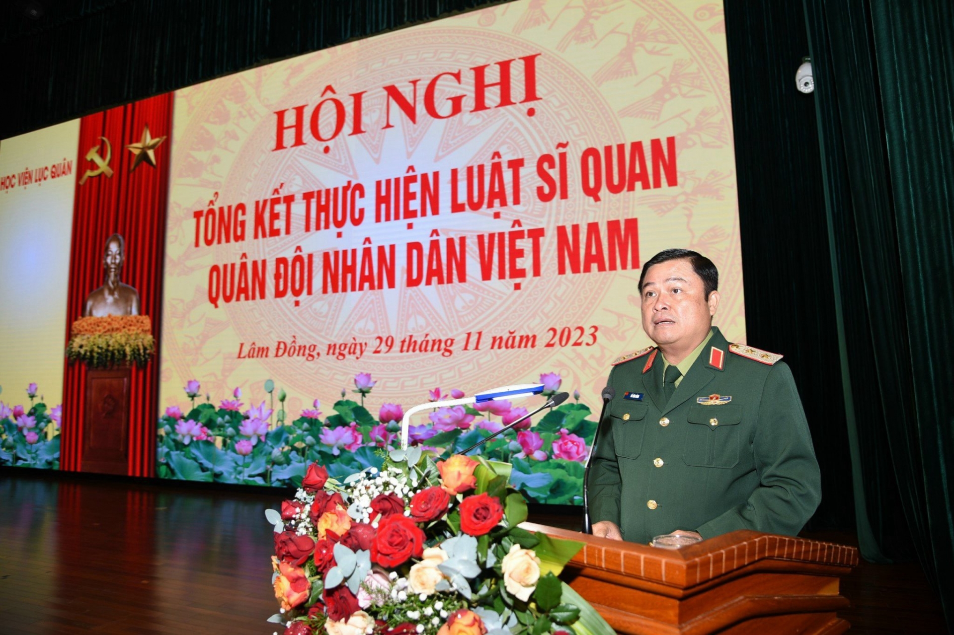 Trung tướng Đỗ Văn Bảnh - Chính uỷ Học viện Lục quân phát biểu tại Hội nghị