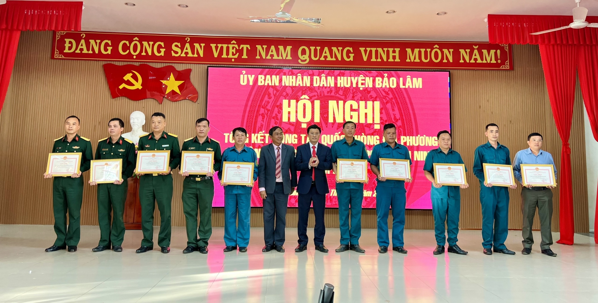 Khen thưởng các cá nhân thực hiện tốt nhiệm vụ quân sự, quốc phòng địa phương năm 2023