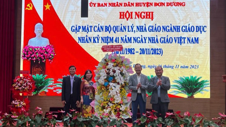 Đơn Dương: Gặp mặt kỷ niệm 41 năm ngày Nhà giáo Việt Nam