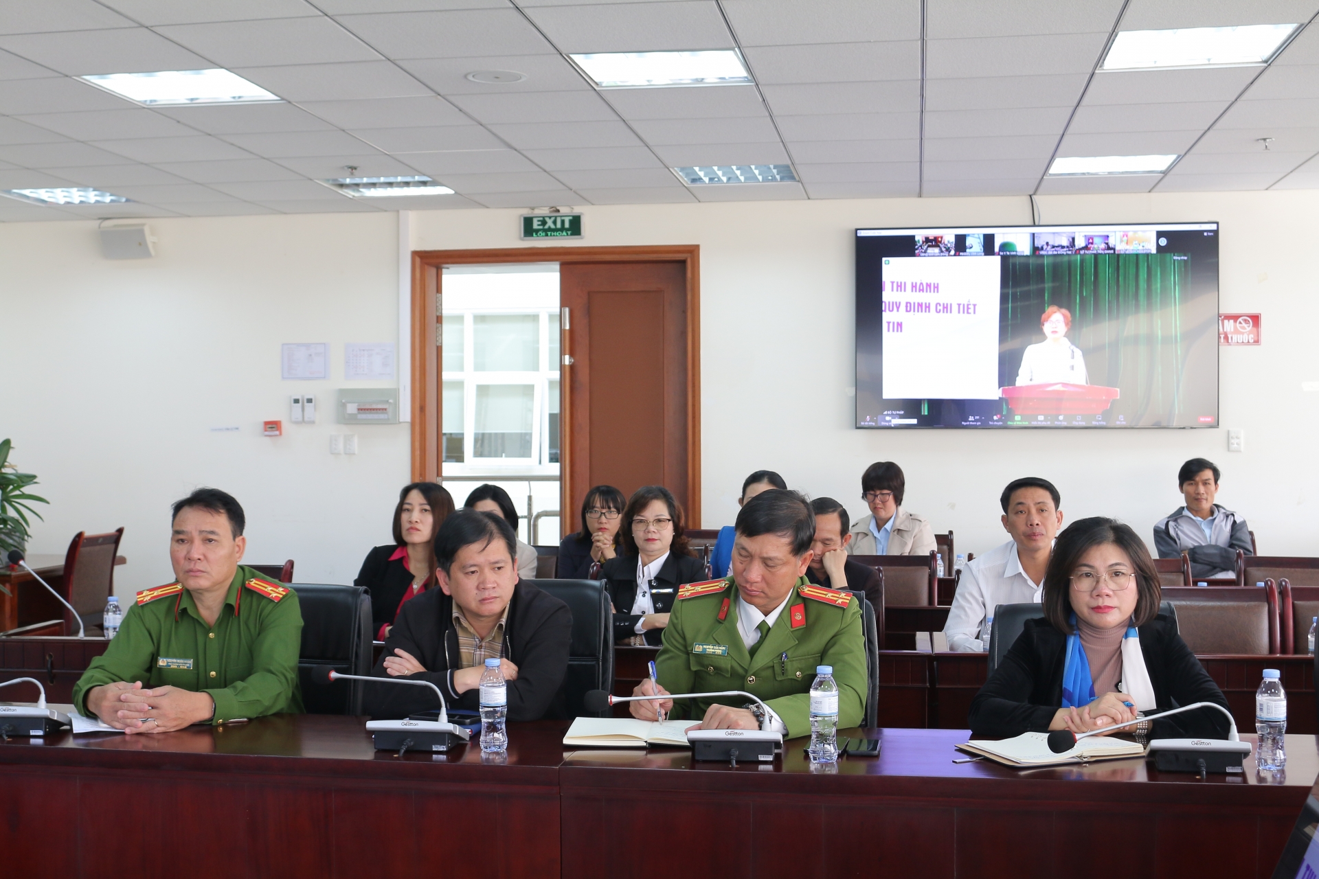 Các báo cáo viên pháp luật cấp tỉnh tham dự hội nghị tại điểm cầu tỉnh Lâm Đồng