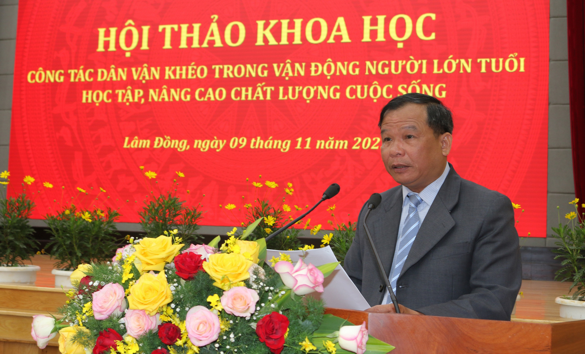 Đồng chí Lê Minh Quang - Phó Trưởng ban Thường trực Ban Dân vận Tỉnh ủy phát biểu đề dẫn hội thảo