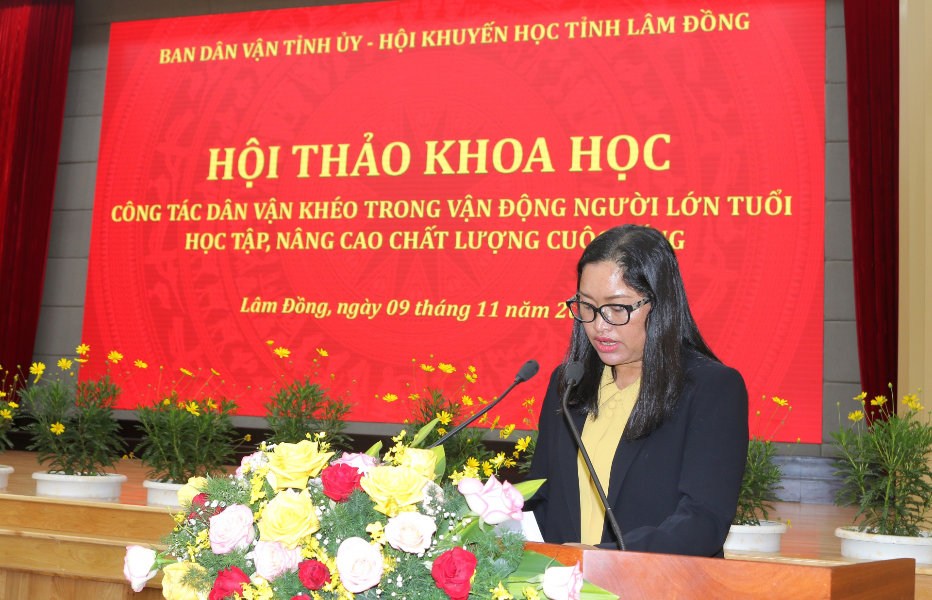 Đại biểu tham luận tại hội thảo