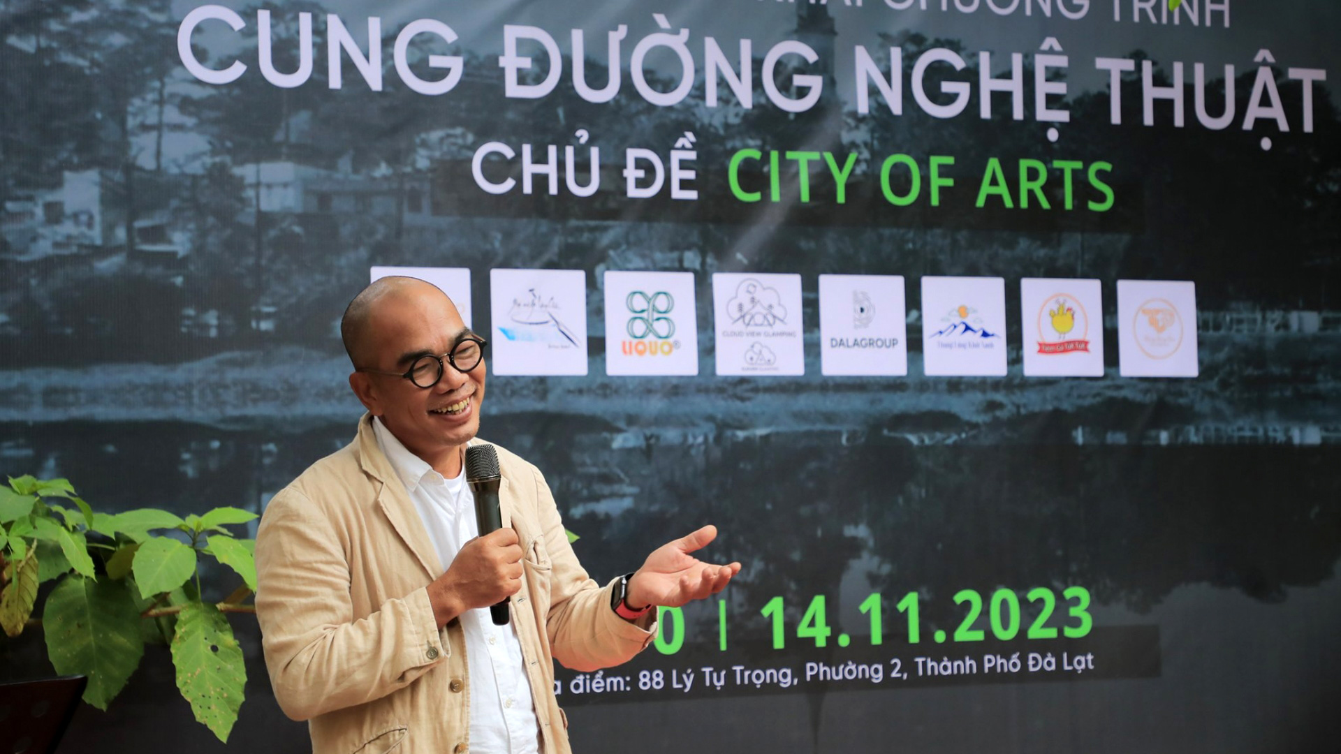 Nghệ sỹ Phan Quang giới thiệu về dự án