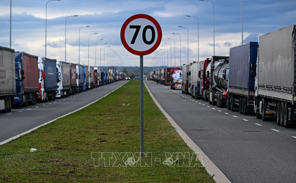 Xe tải xếp hàng dài tại cửa khẩu biên giới Ba Lan - Ukraine ở Przemysl, Ba Lan, ngày 8/11/2023