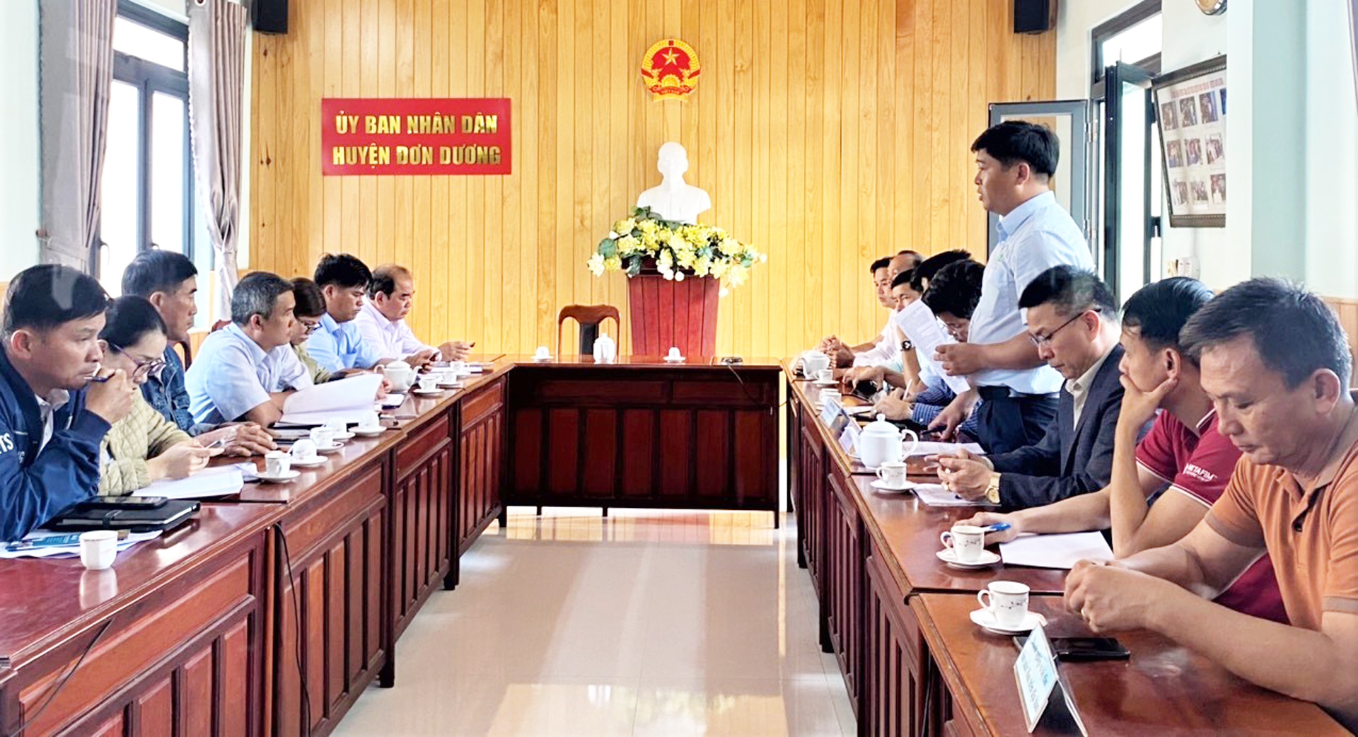 Quang cảnh làm việc giữa UBND huyện Đơn Dương với Hiệp hội Hoa Đà Lạt, Sở Nông nghiệp và Phát triển nông thôn, Sở Khoa học và Công nghệ Lâm Đồng