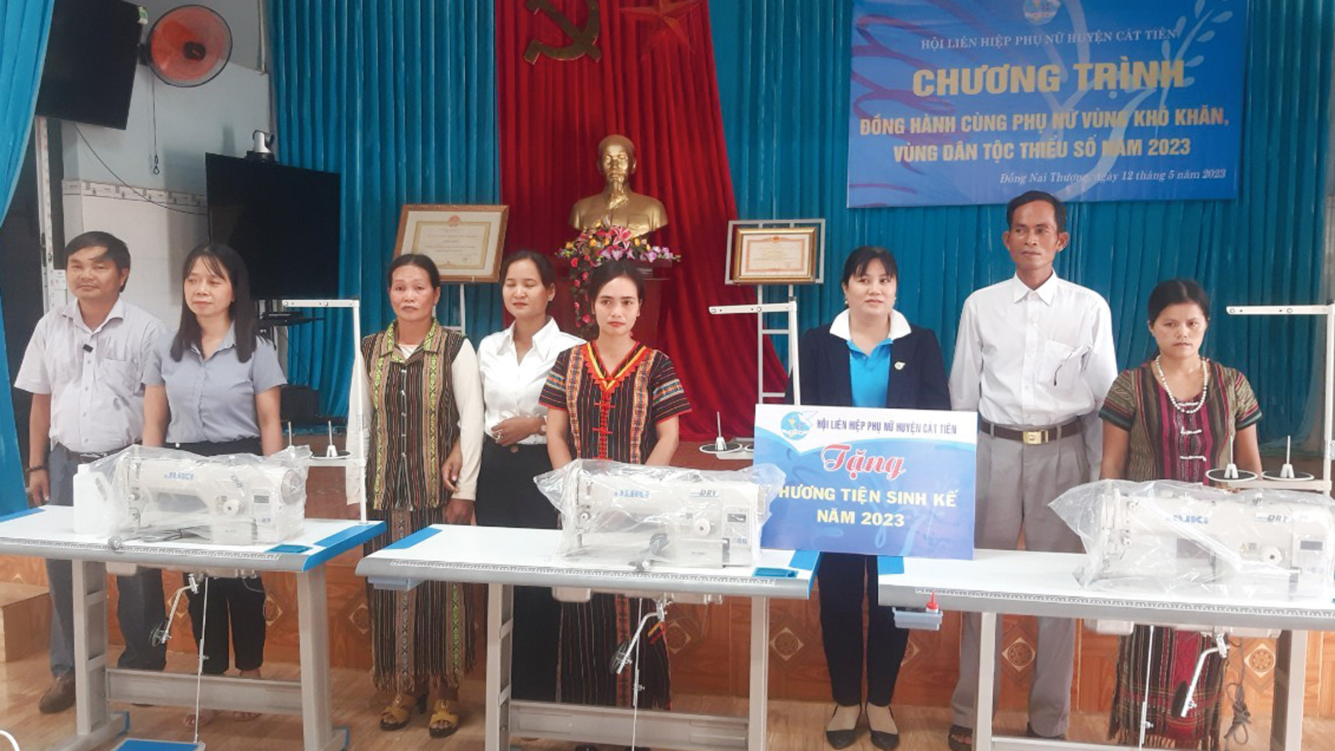 Hội Liên hiệp Phụ nữ huyện Cát Tiên hỗ trợ trao sinh kế
cho người dân xã Đồng Nai Thượng