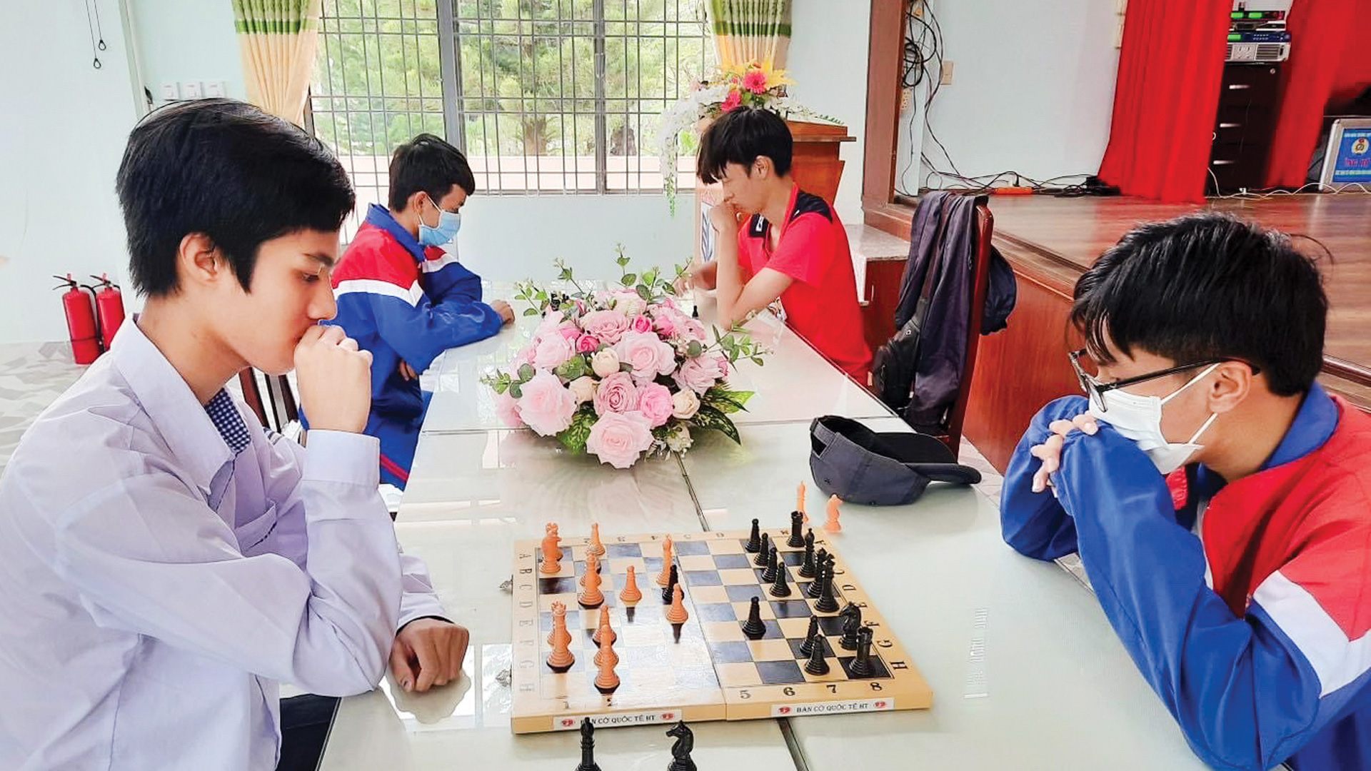Học sinh thi cờ vua tại Trường THPT Bảo Lâm