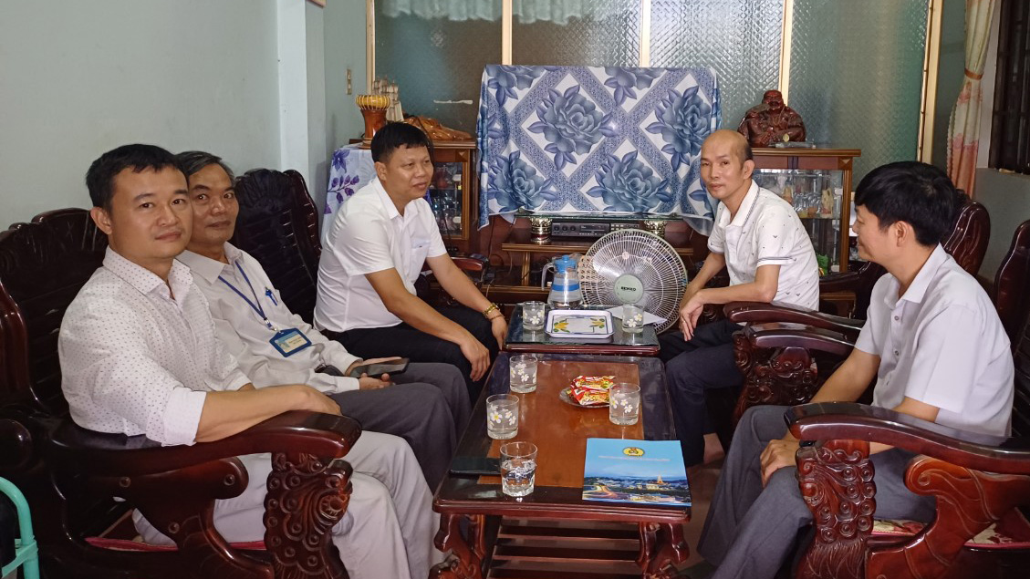 Thăm nhà giáo thuộc Công đoàn cơ sở Trường THPT Lâm Hà