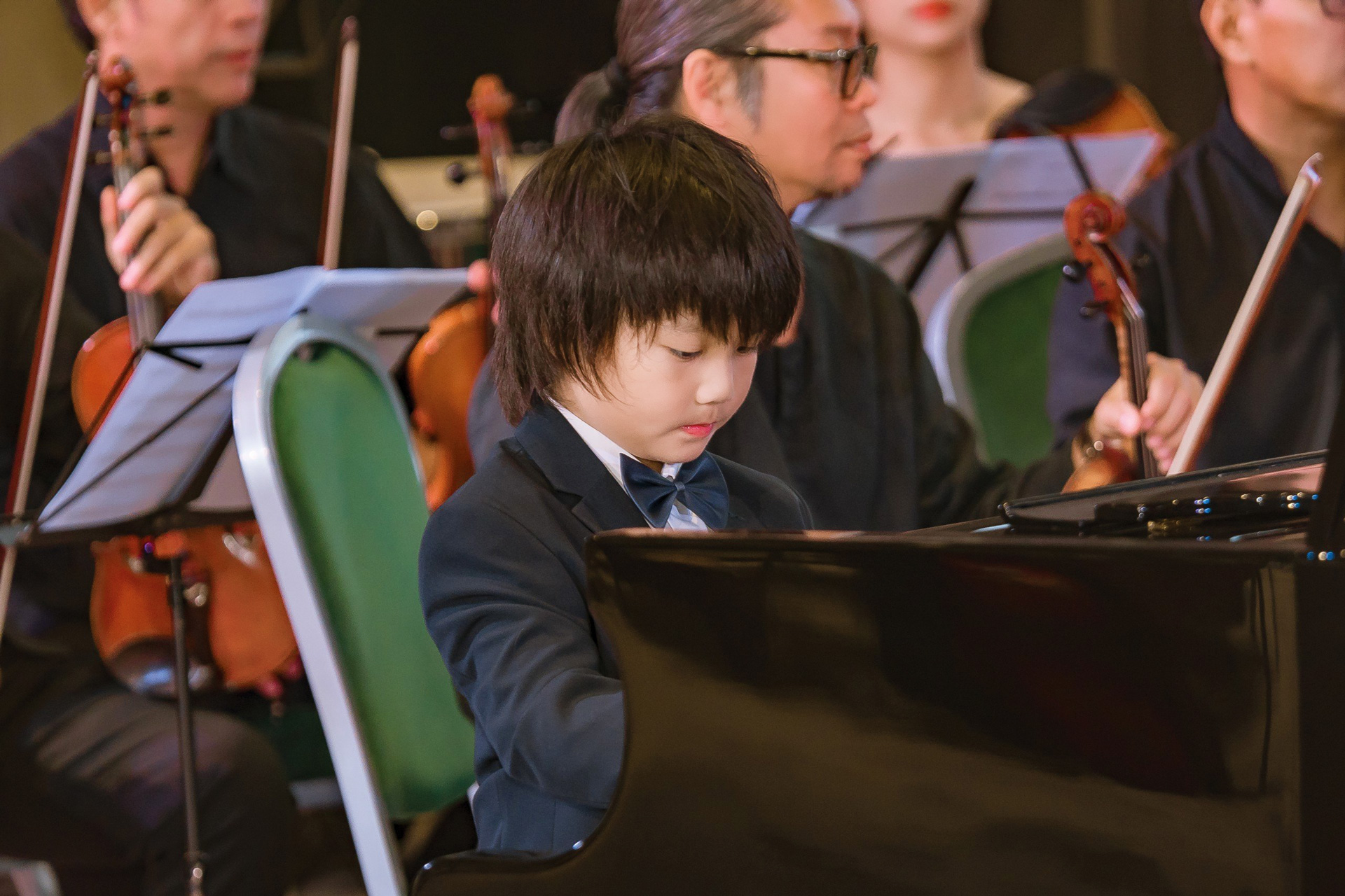 Thiên Sang đã diễn Mozart Concerto cung La trưởng K.414 với dàn nhạc Saigon Philharmonic Orchestra